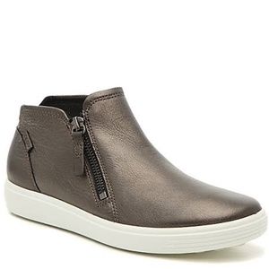 Ecco Soft 7 Bootie Metallic Black Women's 39/8